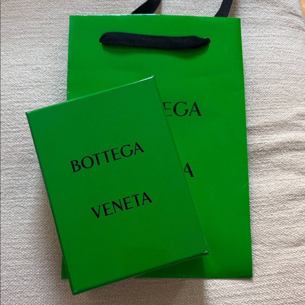 Bottega Veneta Vibrant Green  box